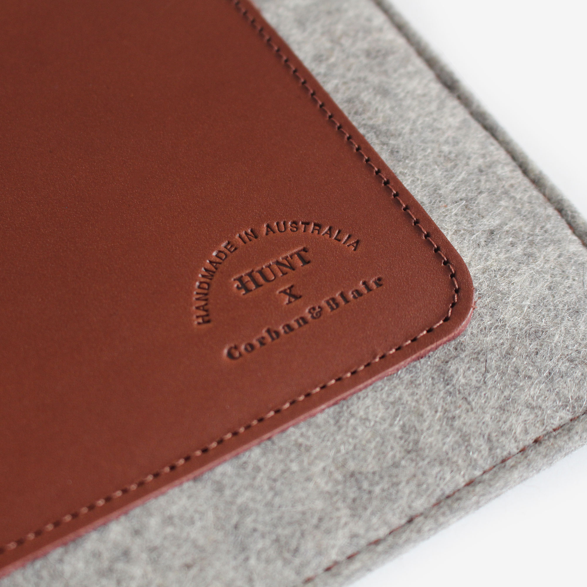 90481-HuntxCB-ipad-sleeve-tan-4