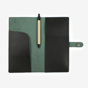 90465-Hunt-travel-wallet-green-2