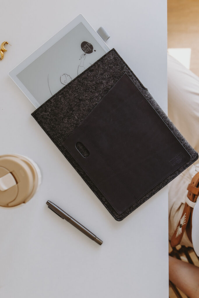 Supernote Manta Sleeve - Corban & Blair Collaboration (Dark Grey/ Navy)